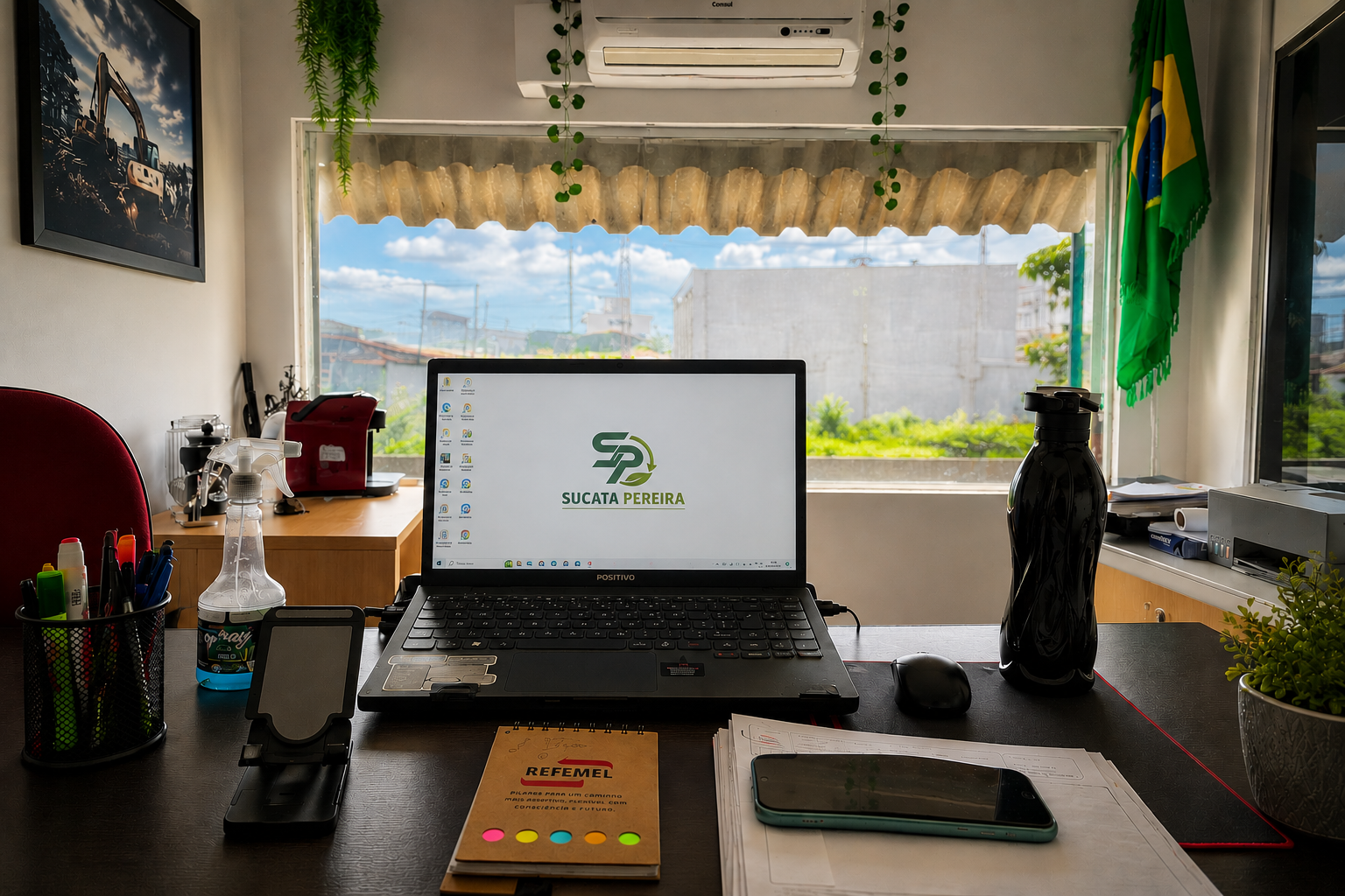 Escritório administrativo da Sucata Pereira com vista para o pátio